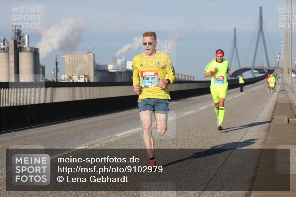 03.10.2025 - Köhlbrandbrückenlauf Lena Gebhardt http://msf.ph/oto/9102979 03.10.2025 09:37:47 Position 2 1044 meine-sportfotos.de