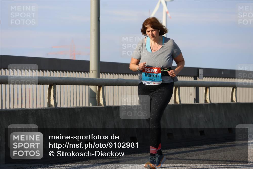 03.10.2025 - Köhlbrandbrückenlauf Strokosch-Dieckow http://msf.ph/oto/9102981 03.10.2025 10:10:53 Position 2 3692 meine-sportfotos.de