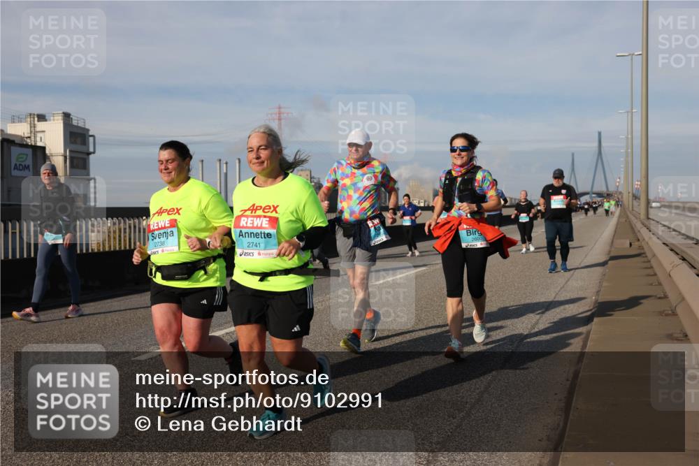 03.10.2025 - Köhlbrandbrückenlauf Lena Gebhardt http://msf.ph/oto/9102991 03.10.2025 10:12:07 Position 2 2738, 2741, 2600 meine-sportfotos.de