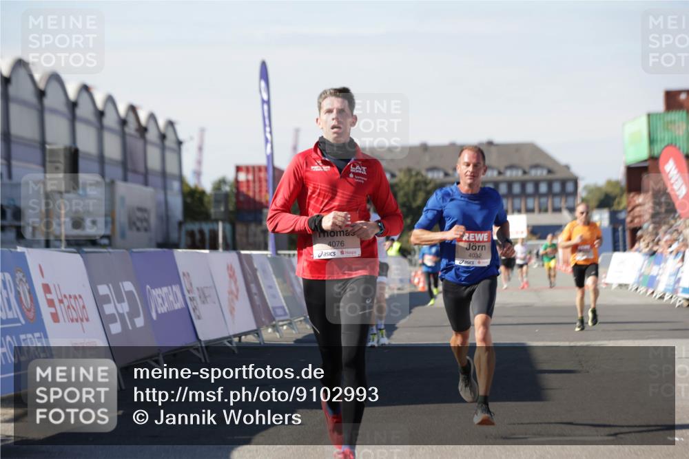 03.10.2025 - Köhlbrandbrückenlauf Jannik Wohlers http://msf.ph/oto/9102993 03.10.2025 12:57:38 Ziel 4032, 4076, 4105, 4518, 6020, 6122, 6767, 6809 meine-sportfotos.de