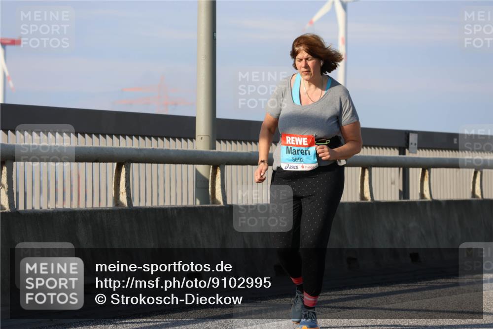 03.10.2025 - Köhlbrandbrückenlauf Strokosch-Dieckow http://msf.ph/oto/9102995 03.10.2025 10:10:54 Position 2 3692 meine-sportfotos.de