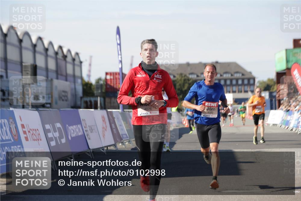 03.10.2025 - Köhlbrandbrückenlauf Jannik Wohlers http://msf.ph/oto/9102998 03.10.2025 12:57:38 Ziel 4032, 4076, 4105, 4518, 6020, 6122, 6767, 6809 meine-sportfotos.de