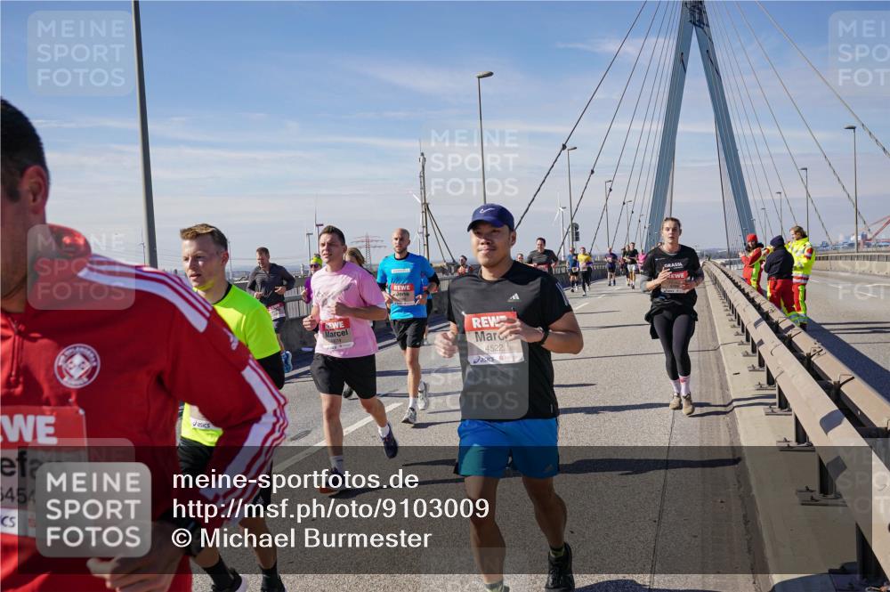 03.10.2025 - Köhlbrandbrückenlauf Michael Burmester http://msf.ph/oto/9103009 03.10.2025 12:47:43 Position 2 5454, 4522 meine-sportfotos.de