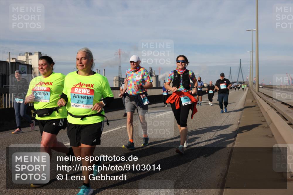 03.10.2025 - Köhlbrandbrückenlauf Lena Gebhardt http://msf.ph/oto/9103014 03.10.2025 10:12:07 Position 2 2738, 2741, 2600 meine-sportfotos.de