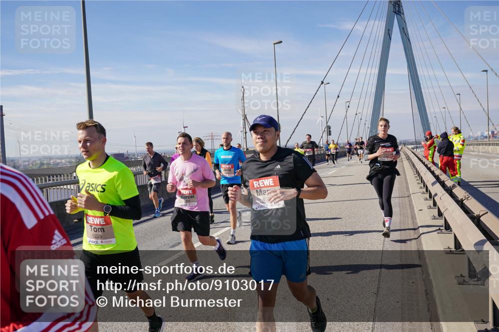 03.10.2025 - Köhlbrandbrückenlauf Michael Burmester http://msf.ph/oto/9103017 03.10.2025 12:47:43 Position 2 5874, 5229, 45 meine-sportfotos.de