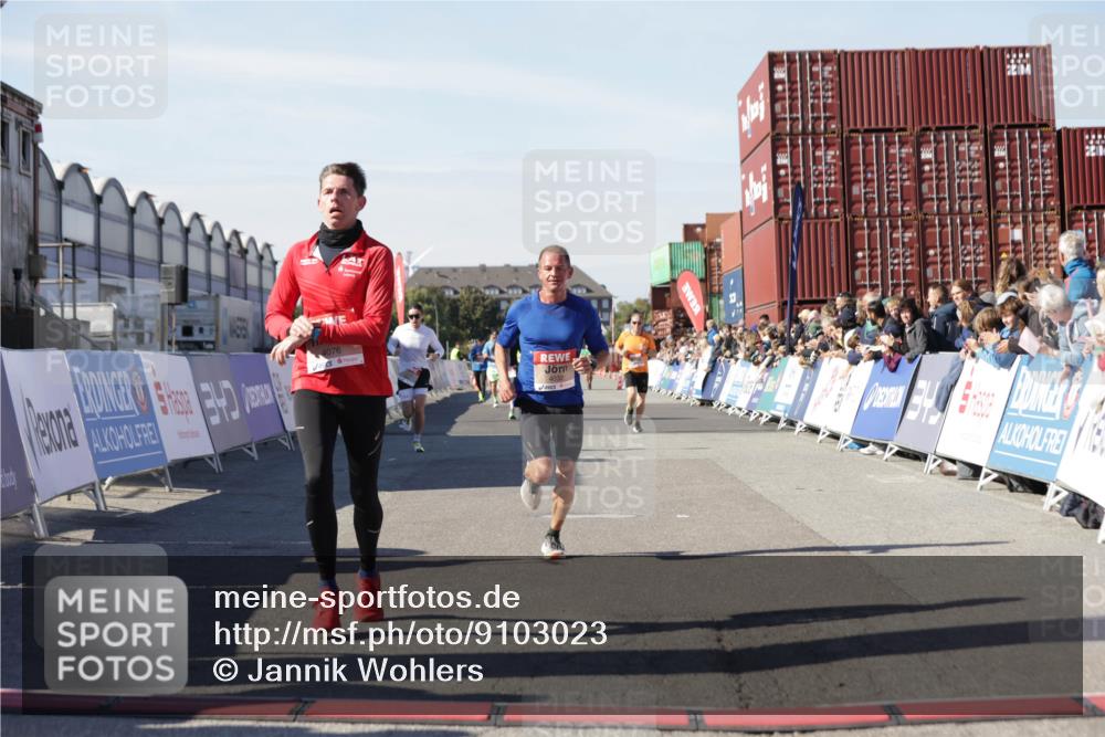 03.10.2025 - Köhlbrandbrückenlauf Jannik Wohlers http://msf.ph/oto/9103023 03.10.2025 12:57:39 Ziel 4032, 4037, 4076, 4105, 4518, 6020, 6122, 6767, 6809 meine-sportfotos.de