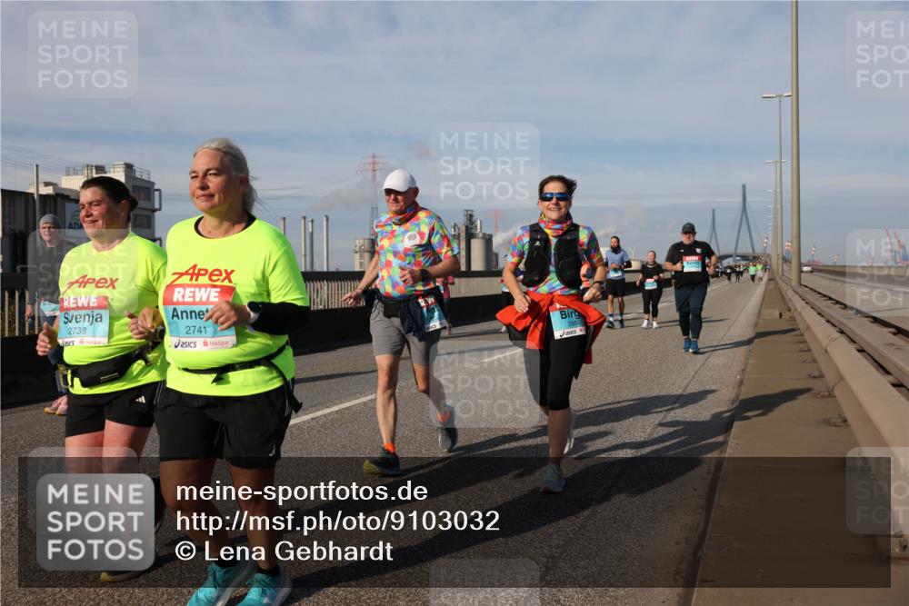 03.10.2025 - Köhlbrandbrückenlauf Lena Gebhardt http://msf.ph/oto/9103032 03.10.2025 10:12:07 Position 2 2738, 2741, 2600 meine-sportfotos.de