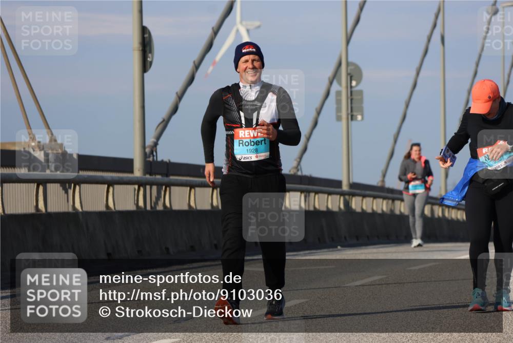 03.10.2025 - Köhlbrandbrückenlauf Strokosch-Dieckow http://msf.ph/oto/9103036 03.10.2025 10:10:59 Position 2 1928 meine-sportfotos.de