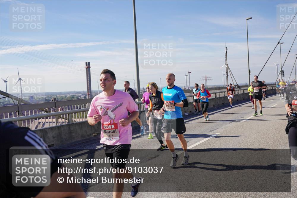 03.10.2025 - Köhlbrandbrückenlauf Michael Burmester http://msf.ph/oto/9103037 03.10.2025 12:47:44 Position 2 5874, 4189 meine-sportfotos.de