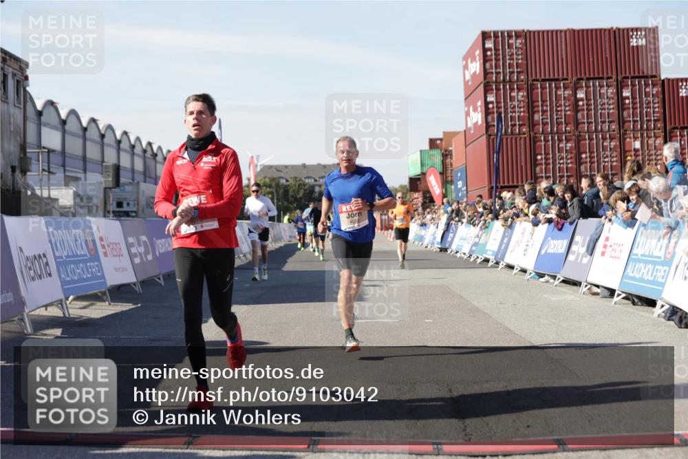 03.10.2025 - Köhlbrandbrückenlauf Jannik Wohlers http://msf.ph/oto/9103042 03.10.2025 12:57:39 Ziel 4032, 4037, 4076, 4105, 4518, 6020, 6122, 6767, 6809 meine-sportfotos.de