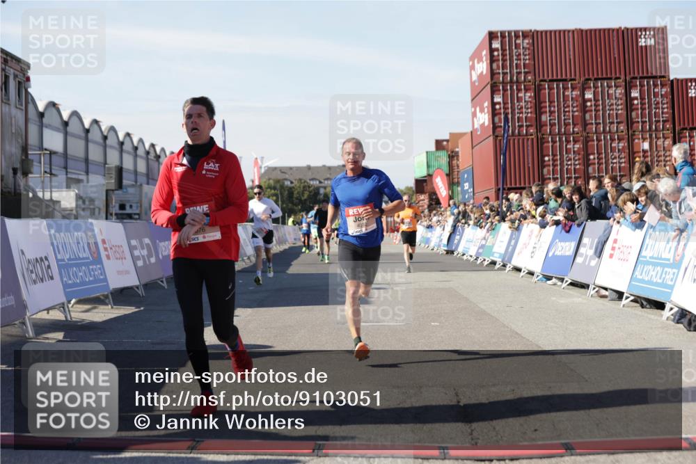 03.10.2025 - Köhlbrandbrückenlauf Jannik Wohlers http://msf.ph/oto/9103051 03.10.2025 12:57:39 Ziel 4032, 4037, 4076, 4105, 4518, 6020, 6122, 6767, 6809 meine-sportfotos.de