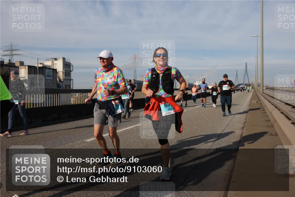 03.10.2025 - Köhlbrandbrückenlauf Lena Gebhardt http://msf.ph/oto/9103060 03.10.2025 10:12:08 Position 2 2600 meine-sportfotos.de