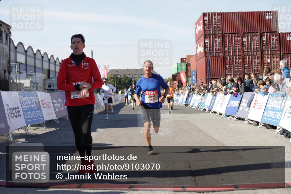 03.10.2025 - Köhlbrandbrückenlauf Jannik Wohlers http://msf.ph/oto/9103070 03.10.2025 12:57:39 Ziel 4032, 4037, 4076, 4105, 4518, 6020, 6122, 6767, 6809 meine-sportfotos.de