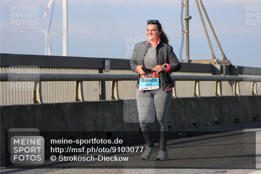 03.10.2025 - Köhlbrandbrückenlauf Strokosch-Dieckow http://msf.ph/oto/9103077 03.10.2025 10:11:15 Position 2 3606 meine-sportfotos.de