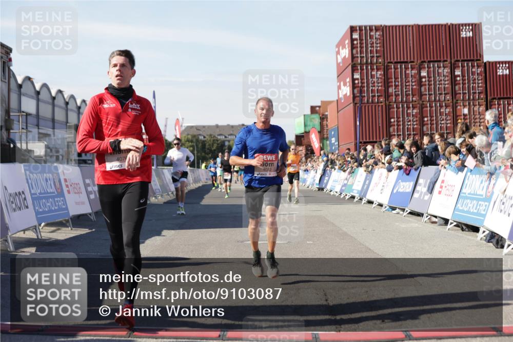 03.10.2025 - Köhlbrandbrückenlauf Jannik Wohlers http://msf.ph/oto/9103087 03.10.2025 12:57:39 Ziel 4032, 4037, 4076, 4105, 4518, 6020, 6122, 6767, 6809 meine-sportfotos.de