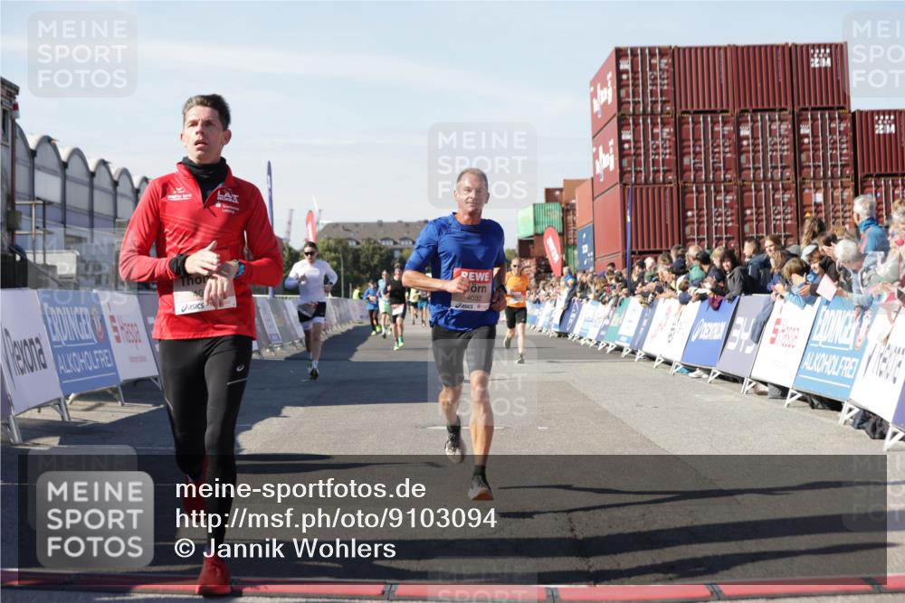 03.10.2025 - Köhlbrandbrückenlauf Jannik Wohlers http://msf.ph/oto/9103094 03.10.2025 12:57:39 Ziel 4032, 4037, 4076, 4105, 4518, 6020, 6122, 6767, 6809 meine-sportfotos.de