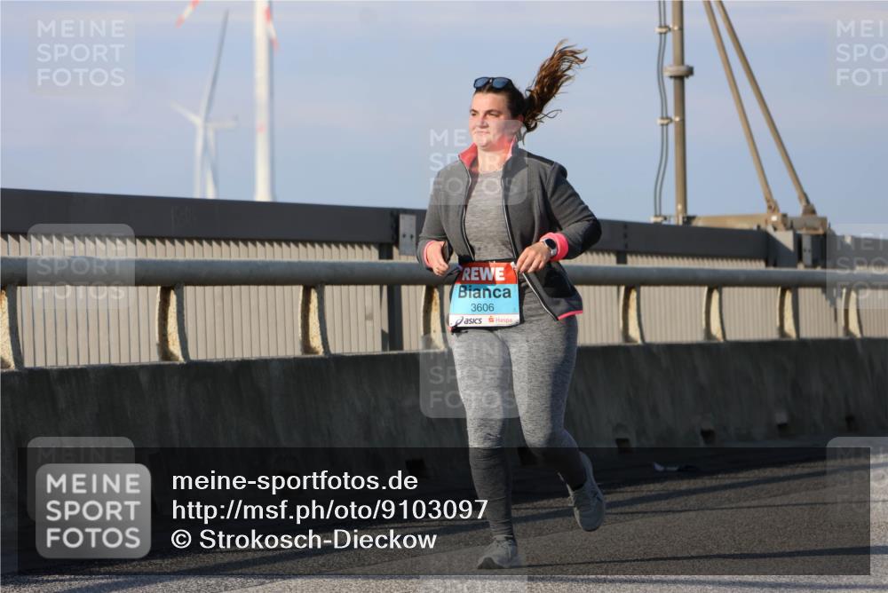 03.10.2025 - Köhlbrandbrückenlauf Strokosch-Dieckow http://msf.ph/oto/9103097 03.10.2025 10:11:15 Position 2 3606 meine-sportfotos.de