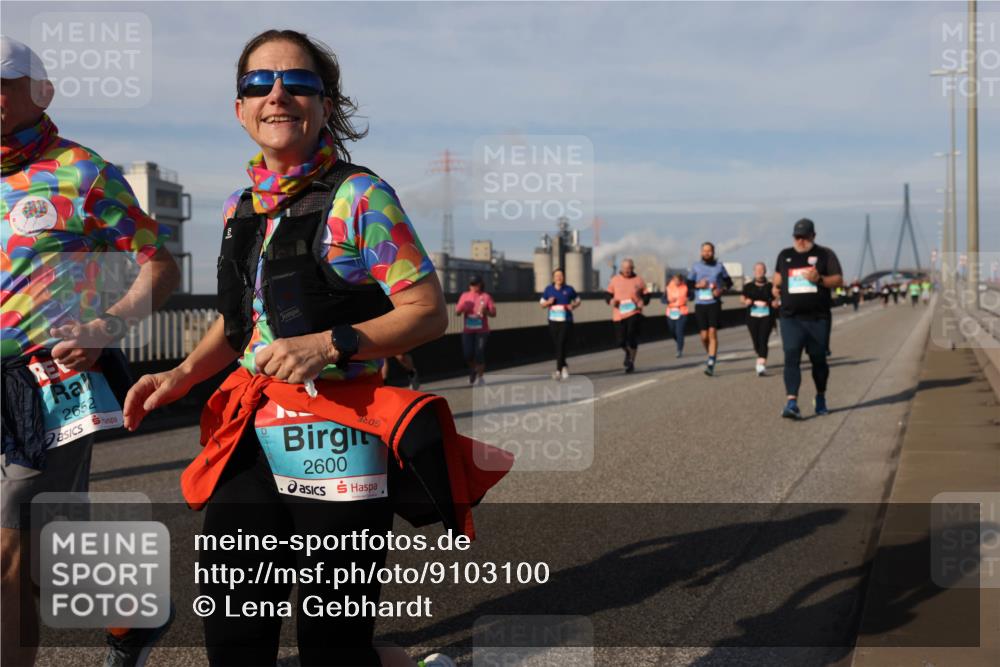 03.10.2025 - Köhlbrandbrückenlauf Lena Gebhardt http://msf.ph/oto/9103100 03.10.2025 10:12:08 Position 2 2652, 2600, 209 meine-sportfotos.de