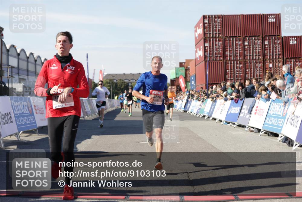03.10.2025 - Köhlbrandbrückenlauf Jannik Wohlers http://msf.ph/oto/9103103 03.10.2025 12:57:39 Ziel 4032, 4037, 4076, 4105, 4518, 6020, 6122, 6767, 6809 meine-sportfotos.de