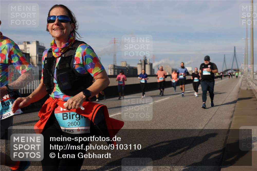 03.10.2025 - Köhlbrandbrückenlauf Lena Gebhardt http://msf.ph/oto/9103110 03.10.2025 10:12:08 Position 2 265, 2600 meine-sportfotos.de