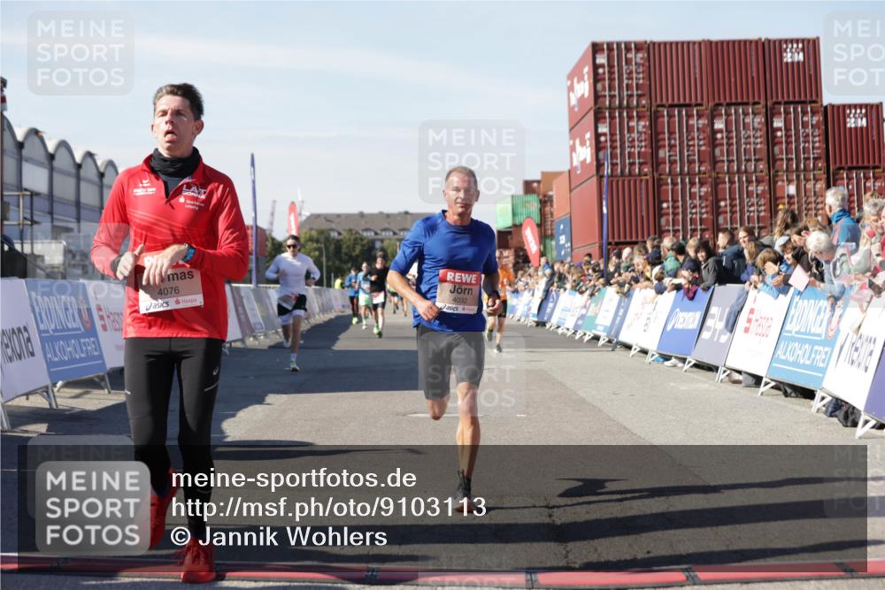 03.10.2025 - Köhlbrandbrückenlauf Jannik Wohlers http://msf.ph/oto/9103113 03.10.2025 12:57:39 Ziel 4032, 4037, 4076, 4105, 4518, 6020, 6122, 6767, 6809 meine-sportfotos.de