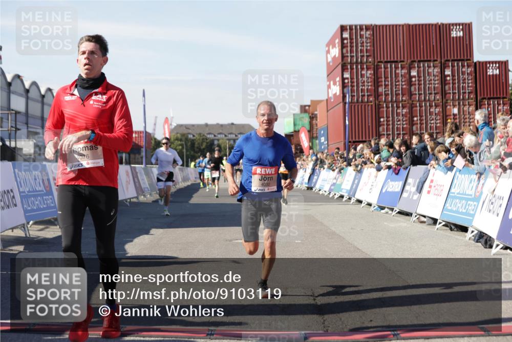 03.10.2025 - Köhlbrandbrückenlauf Jannik Wohlers http://msf.ph/oto/9103119 03.10.2025 12:57:39 Ziel 4032, 4037, 4076, 4105, 4518, 6020, 6122, 6767, 6809 meine-sportfotos.de