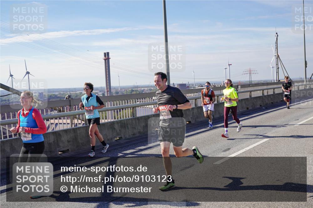 03.10.2025 - Köhlbrandbrückenlauf Michael Burmester http://msf.ph/oto/9103123 03.10.2025 12:47:47 Position 2 4448 meine-sportfotos.de