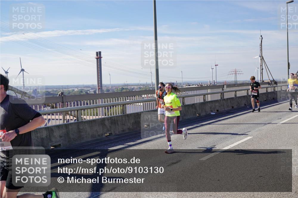 03.10.2025 - Köhlbrandbrückenlauf Michael Burmester http://msf.ph/oto/9103130 03.10.2025 12:47:48 Position 2 858 meine-sportfotos.de
