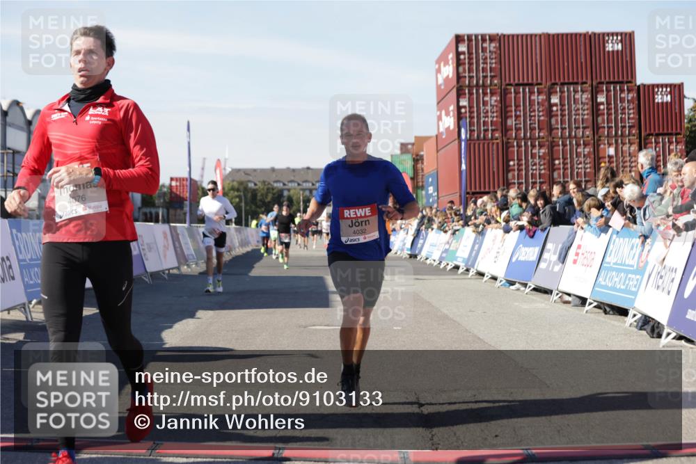 03.10.2025 - Köhlbrandbrückenlauf Jannik Wohlers http://msf.ph/oto/9103133 03.10.2025 12:57:39 Ziel 4032, 4037, 4076, 4105, 4518, 6020, 6122, 6767, 6809 meine-sportfotos.de
