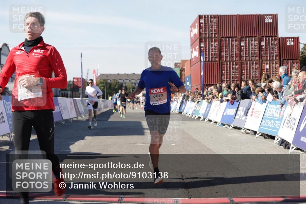 03.10.2025 - Köhlbrandbrückenlauf Jannik Wohlers http://msf.ph/oto/9103138 03.10.2025 12:57:39 Ziel 4032, 4037, 4076, 4105, 4518, 6020, 6122, 6767, 6809 meine-sportfotos.de