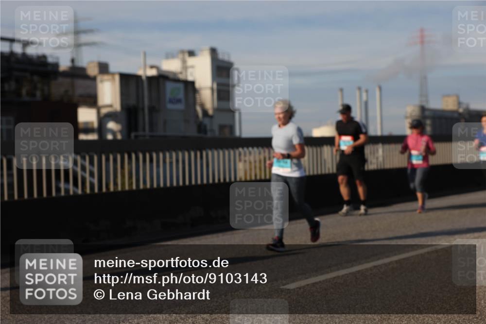 03.10.2025 - Köhlbrandbrückenlauf Lena Gebhardt http://msf.ph/oto/9103143 03.10.2025 10:12:09 Position 2  meine-sportfotos.de