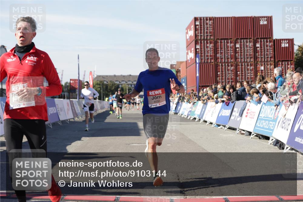 03.10.2025 - Köhlbrandbrückenlauf Jannik Wohlers http://msf.ph/oto/9103144 03.10.2025 12:57:39 Ziel 4032, 4037, 4076, 4105, 4518, 6020, 6122, 6767, 6809 meine-sportfotos.de