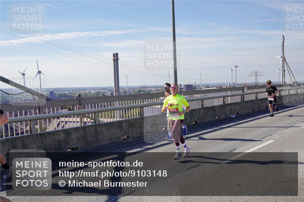 03.10.2025 - Köhlbrandbrückenlauf Michael Burmester http://msf.ph/oto/9103148 03.10.2025 12:47:48 Position 2  meine-sportfotos.de