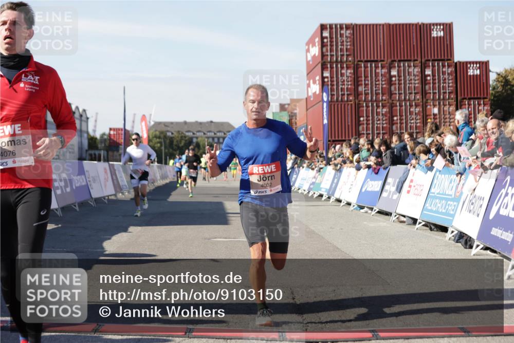 03.10.2025 - Köhlbrandbrückenlauf Jannik Wohlers http://msf.ph/oto/9103150 03.10.2025 12:57:40 Ziel 4032, 4037, 4076, 4105, 4518, 6020, 6122, 6371, 6767, 6809 meine-sportfotos.de