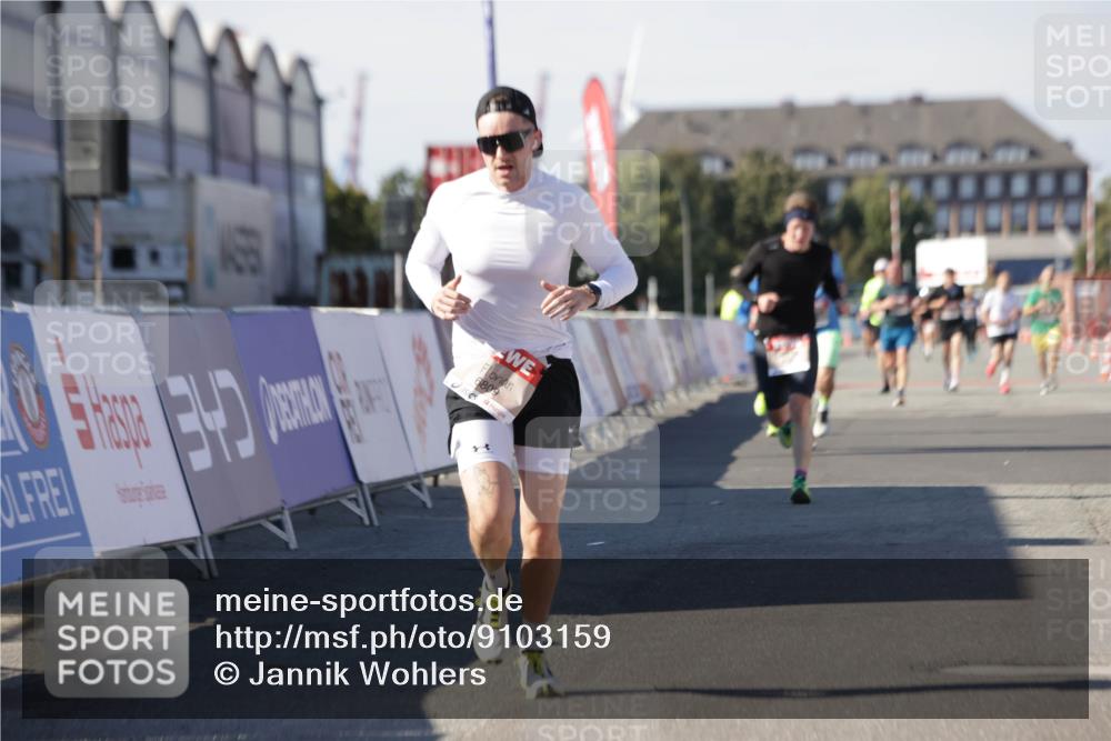 03.10.2025 - Köhlbrandbrückenlauf Jannik Wohlers http://msf.ph/oto/9103159 03.10.2025 12:57:41 Ziel 4032, 4037, 4076, 4105, 4518, 6122, 6371, 6767, 6809 meine-sportfotos.de
