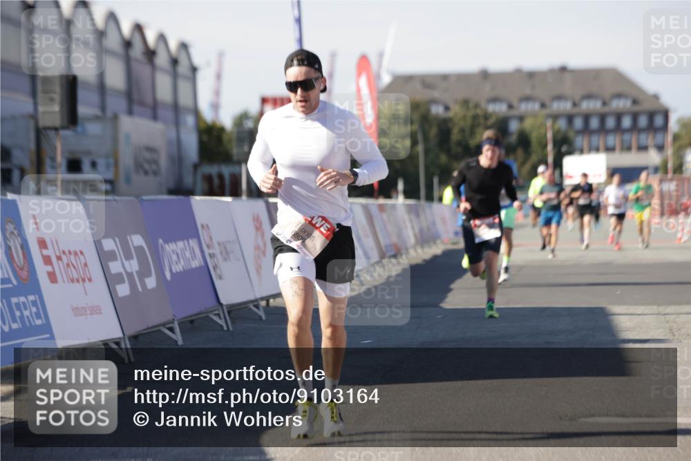 03.10.2025 - Köhlbrandbrückenlauf Jannik Wohlers http://msf.ph/oto/9103164 03.10.2025 12:57:41 Ziel 4032, 4037, 4076, 4105, 4518, 6122, 6371, 6767, 6809 meine-sportfotos.de
