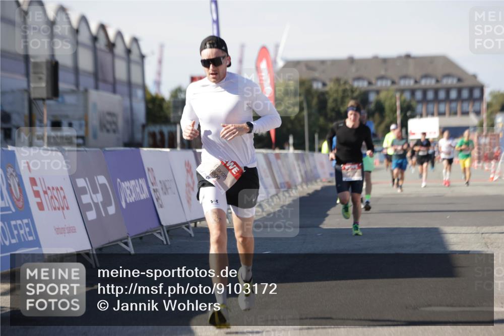03.10.2025 - Köhlbrandbrückenlauf Jannik Wohlers http://msf.ph/oto/9103172 03.10.2025 12:57:41 Ziel 4032, 4037, 4076, 4105, 4518, 6122, 6371, 6767, 6809 meine-sportfotos.de
