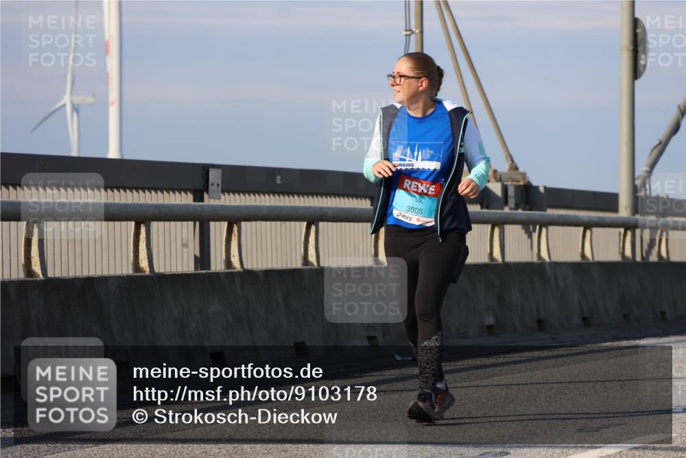 03.10.2025 - Köhlbrandbrückenlauf Strokosch-Dieckow http://msf.ph/oto/9103178 03.10.2025 10:11:49 Position 2 3805 meine-sportfotos.de