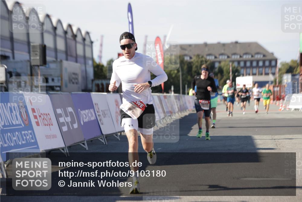 03.10.2025 - Köhlbrandbrückenlauf Jannik Wohlers http://msf.ph/oto/9103180 03.10.2025 12:57:41 Ziel 4032, 4037, 4076, 4105, 4518, 6122, 6371, 6767, 6809 meine-sportfotos.de