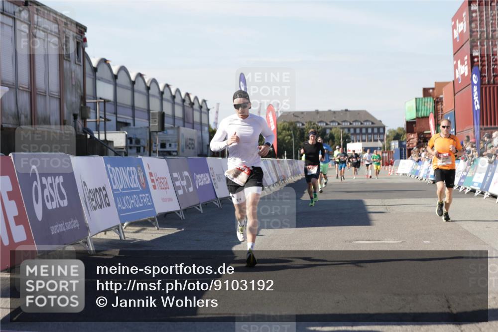 03.10.2025 - Köhlbrandbrückenlauf Jannik Wohlers http://msf.ph/oto/9103192 03.10.2025 12:57:42 Ziel 4032, 4037, 4076, 4105, 4518, 6122, 6371, 6767, 6809 meine-sportfotos.de