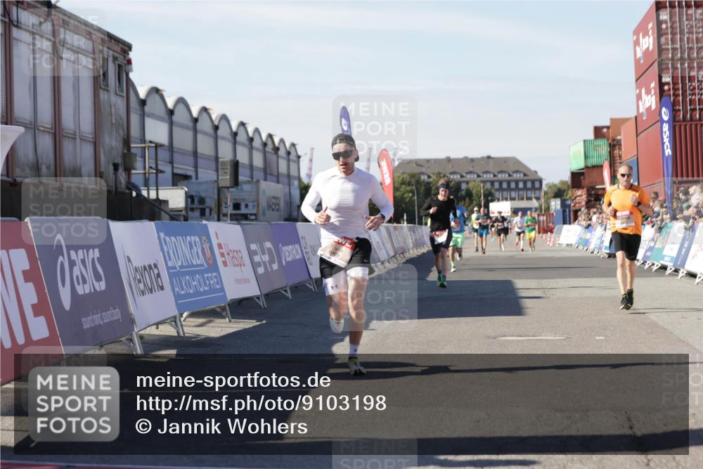 03.10.2025 - Köhlbrandbrückenlauf Jannik Wohlers http://msf.ph/oto/9103198 03.10.2025 12:57:42 Ziel 4032, 4037, 4076, 4105, 4518, 6122, 6371, 6767, 6809 meine-sportfotos.de