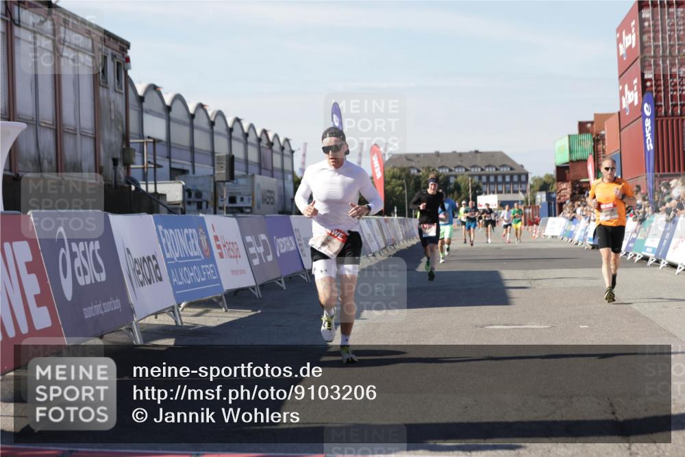 03.10.2025 - Köhlbrandbrückenlauf Jannik Wohlers http://msf.ph/oto/9103206 03.10.2025 12:57:42 Ziel 4032, 4037, 4076, 4105, 4518, 6122, 6371, 6767, 6809 meine-sportfotos.de