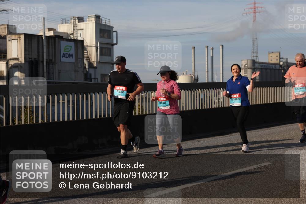 03.10.2025 - Köhlbrandbrückenlauf Lena Gebhardt http://msf.ph/oto/9103212 03.10.2025 10:12:10 Position 2 3355, 2474, 2232, 3097 meine-sportfotos.de
