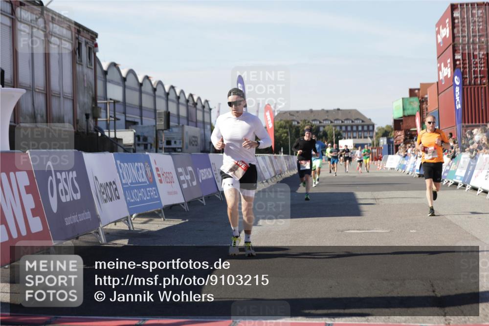 03.10.2025 - Köhlbrandbrückenlauf Jannik Wohlers http://msf.ph/oto/9103215 03.10.2025 12:57:42 Ziel 4032, 4037, 4076, 4105, 4518, 6122, 6371, 6767, 6809 meine-sportfotos.de