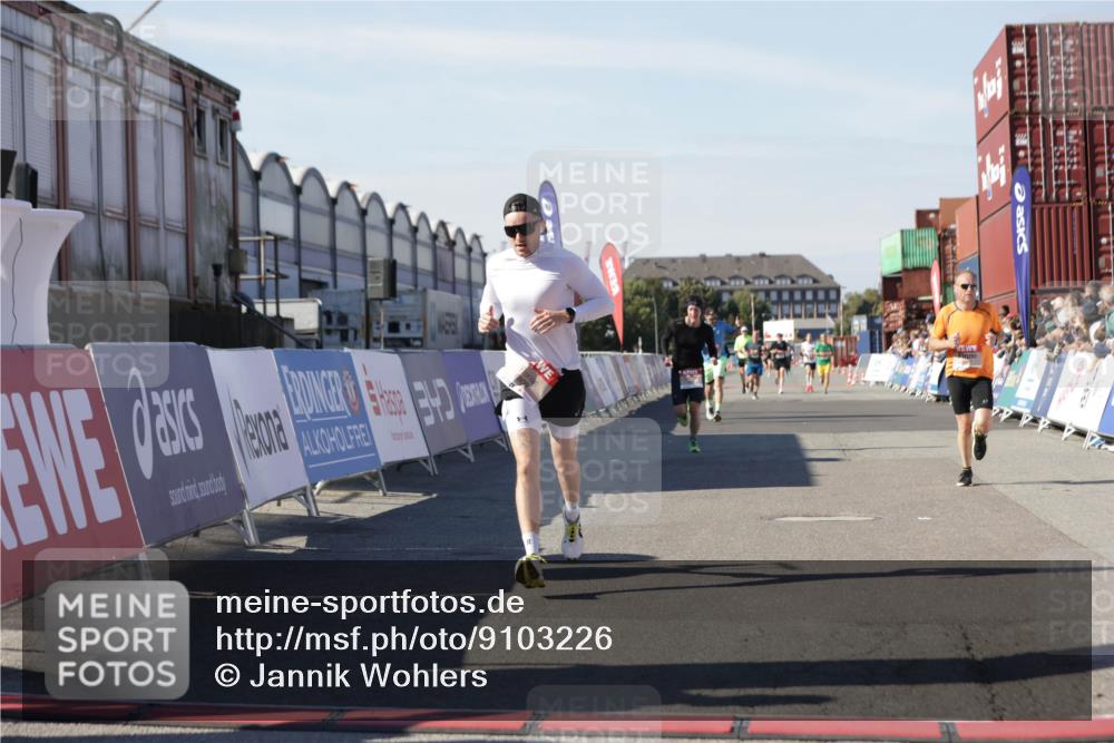 03.10.2025 - Köhlbrandbrückenlauf Jannik Wohlers http://msf.ph/oto/9103226 03.10.2025 12:57:42 Ziel 4032, 4037, 4076, 4105, 4518, 6122, 6371, 6767, 6809 meine-sportfotos.de