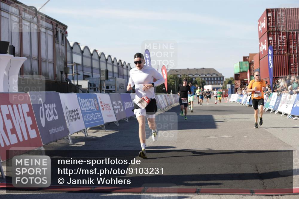 03.10.2025 - Köhlbrandbrückenlauf Jannik Wohlers http://msf.ph/oto/9103231 03.10.2025 12:57:42 Ziel 4032, 4037, 4076, 4105, 4518, 6122, 6371, 6767, 6809 meine-sportfotos.de