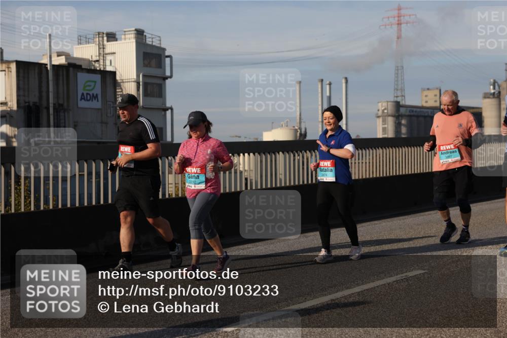 03.10.2025 - Köhlbrandbrückenlauf Lena Gebhardt http://msf.ph/oto/9103233 03.10.2025 10:12:10 Position 2 2232, 3097 meine-sportfotos.de