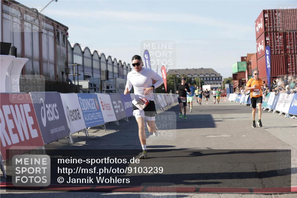 03.10.2025 - Köhlbrandbrückenlauf Jannik Wohlers http://msf.ph/oto/9103239 03.10.2025 12:57:42 Ziel 4032, 4037, 4076, 4105, 4518, 6122, 6371, 6767, 6809 meine-sportfotos.de