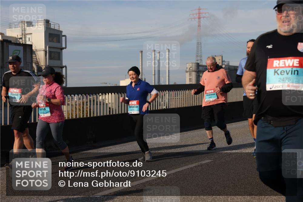 03.10.2025 - Köhlbrandbrückenlauf Lena Gebhardt http://msf.ph/oto/9103245 03.10.2025 10:12:11 Position 2 2232, 2474, 3097, 2475 meine-sportfotos.de