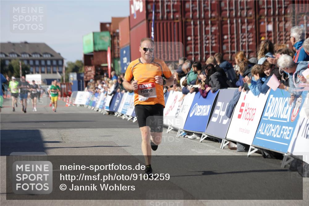 03.10.2025 - Köhlbrandbrückenlauf Jannik Wohlers http://msf.ph/oto/9103259 03.10.2025 12:57:43 Ziel 4032, 4037, 4076, 4105, 5960, 6122, 6371, 6767, 6809 meine-sportfotos.de